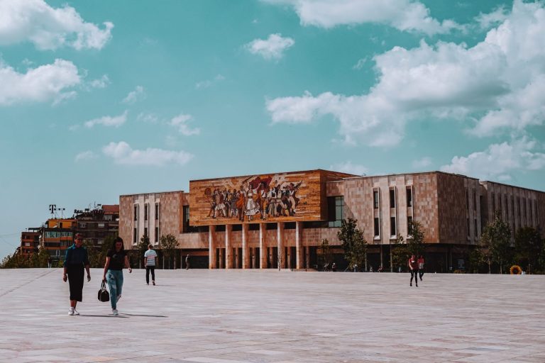 Museum op Skanderbergplein in Tirana
