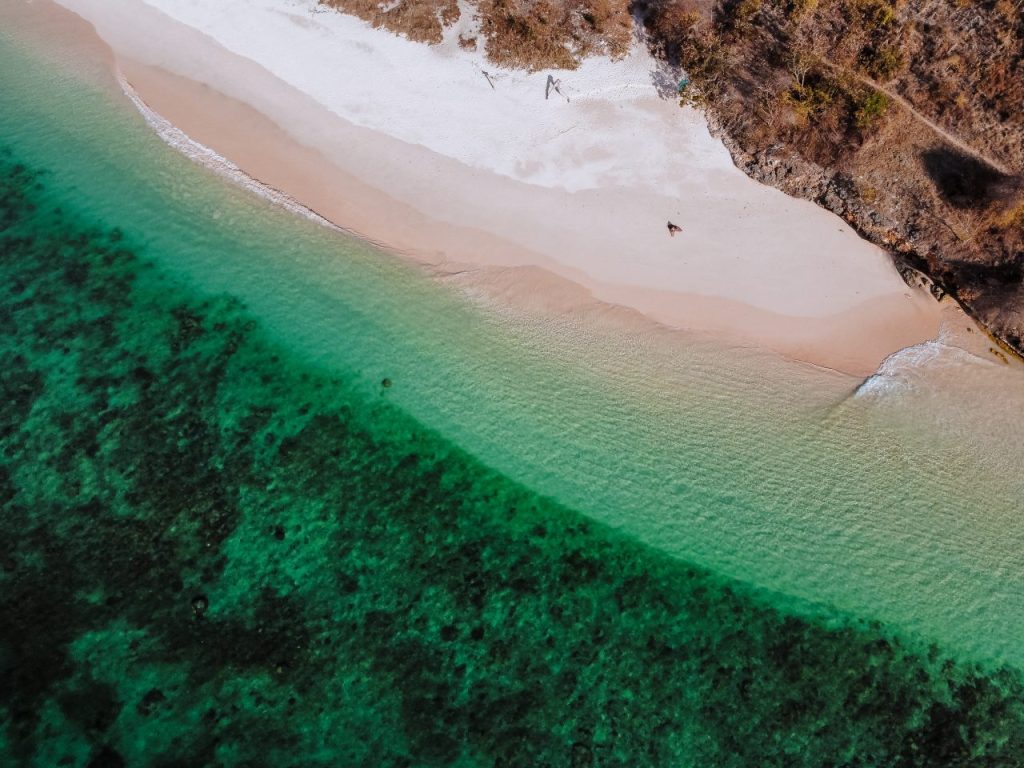 Strand op het eiland Lombok in Indonesië