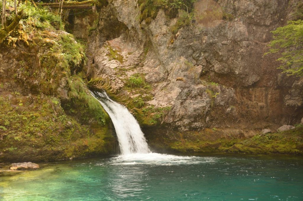 Waterval Theth (unsplash)