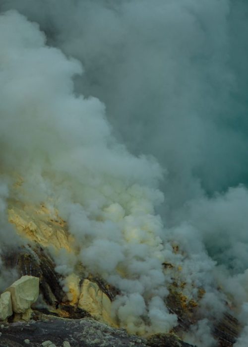 Ijen krater zwavelgas