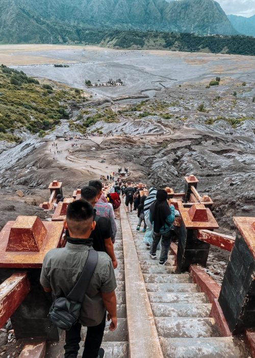 trappen naar krater bromo